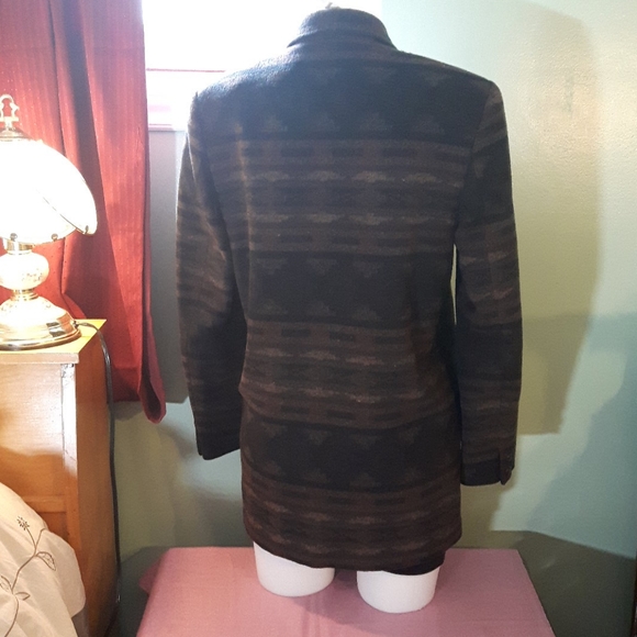 Size 5 Emblem wool blend two button up Blazer - Picture 8 of 14